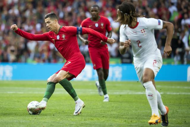 拜仁提前四轮卫冕德甲 向“六冠王”迈进